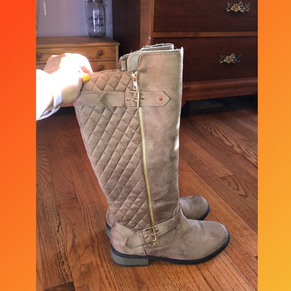 Forever Shoes - 🧡🍂 Light Brown Boots - Size 10  Womens 🍂🧡
